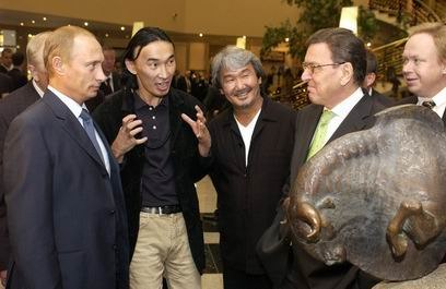 Владимир Путин, Даши Намдаков, Константин Ханхалаев и Герхард Шрёдер